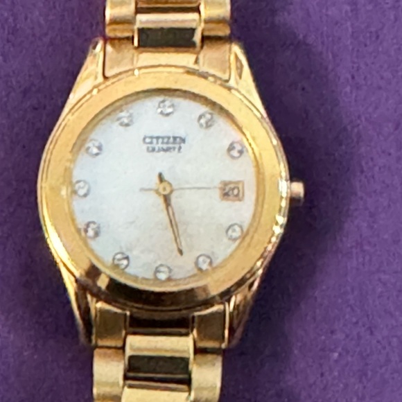 𝑪𝑰𝑻𝑰𝒁𝑬𝑵 𝑸𝑼𝑨𝑹𝑻𝒁 𝑳𝑨𝑫𝑰𝑬𝑺 𝑾𝑨𝑻𝑪𝑯 - Picture 2 of 5